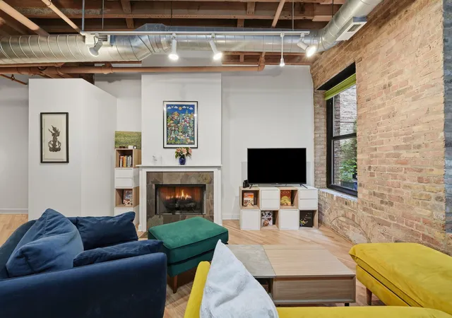 Photo 3 of Condo for sale at 226 N Clinton St #101, Chicago, IL 60661 | MLS# 12784118 | Listing updated on 2026-10-22