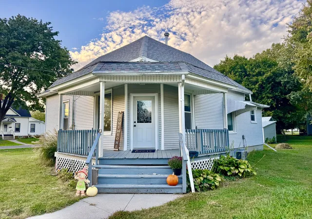 Photo 1 of Sale Pending at 609 Nw 3rd Street, Aledo, IL 61231 | MLS# 12784119 | Listing updated on 2026-10-20