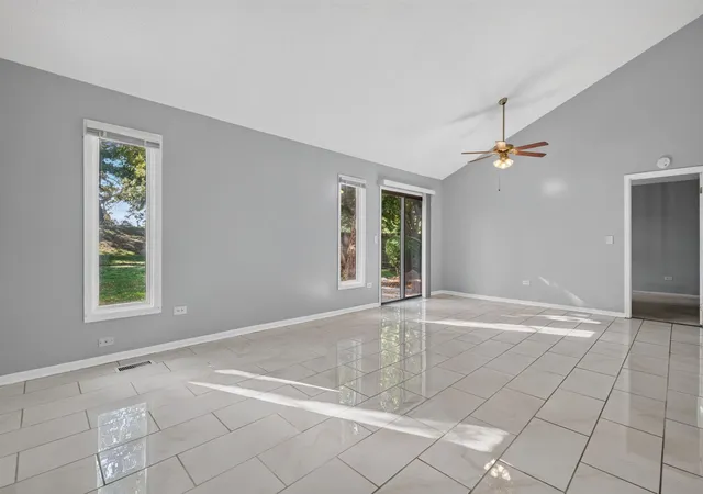 Photo 3 of Single family home for sale at 1840 Shetland Dr, Wheaton, IL 60189 | MLS# 12784125 | Listing updated on 2026-10-20