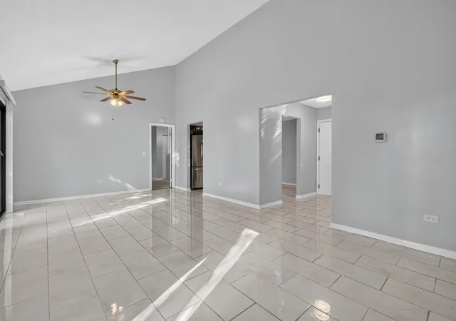 Photo 4 of Single family home for sale at 1840 Shetland Dr, Wheaton, IL 60189 | MLS# 12784125 | Listing updated on 2026-10-20