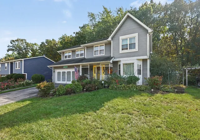 Single family home for sale at 2421 Mallard Dr, Lindenhurst, IL 60046 | MLS# 12784134