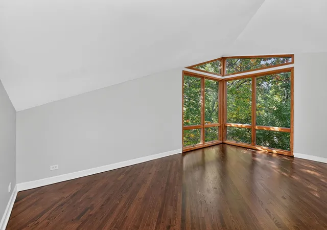 Photo 4 of Single family home for sale at 5337 Brookbank Rd, Downers Grove, IL 60515 | MLS# 12784148 | Listing updated on 2026-10-22