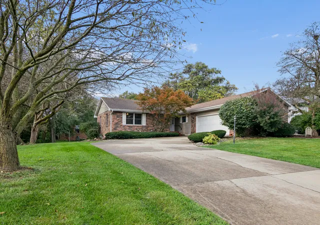 Photo 1 of Single family home for sale at 25 Briarcliff Ln, Bourbonnais, IL 60914 | MLS# 12784169 | Listing updated on 2026-10-22