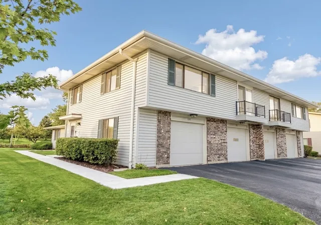 Listing Photo 1 - Condo for sale in building located at 935 Shattuck Ln, Schaumburg, IL 60194 - Unit #935