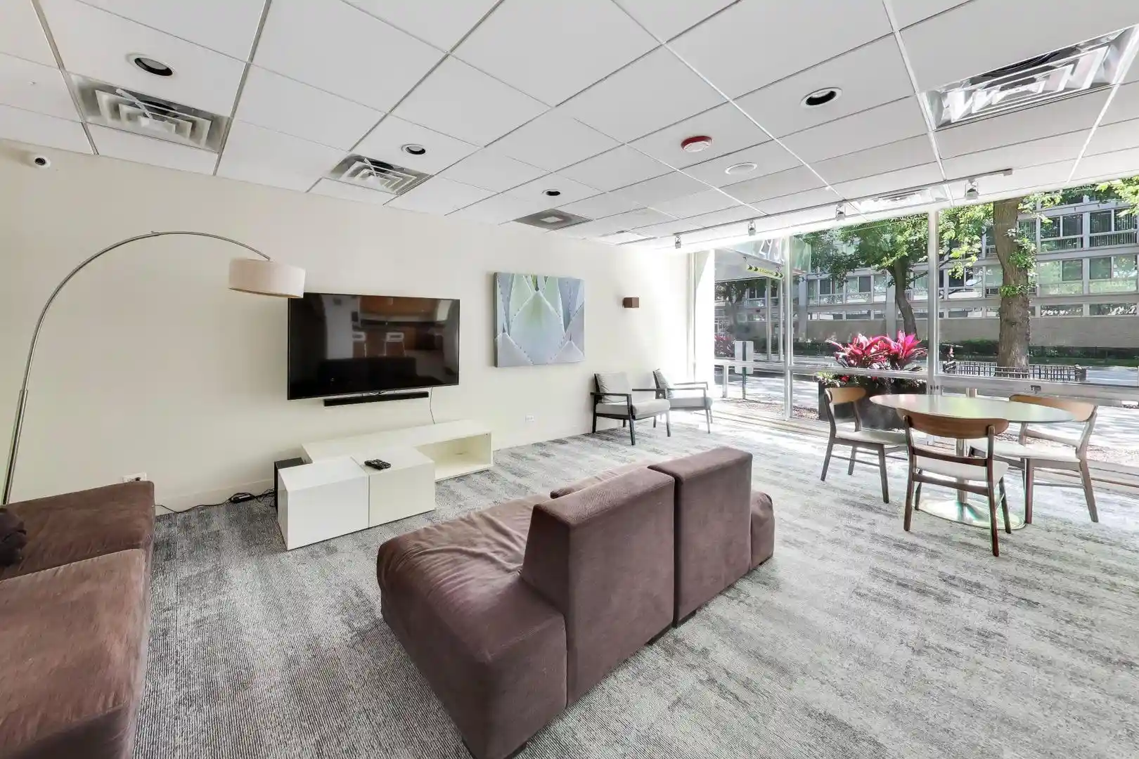 Listing Photo 36 - Condo for sale in 2930 N Sheridan Rd located at 2930 N Sheridan Rd, Chicago, IL 60657 - Unit #1205
