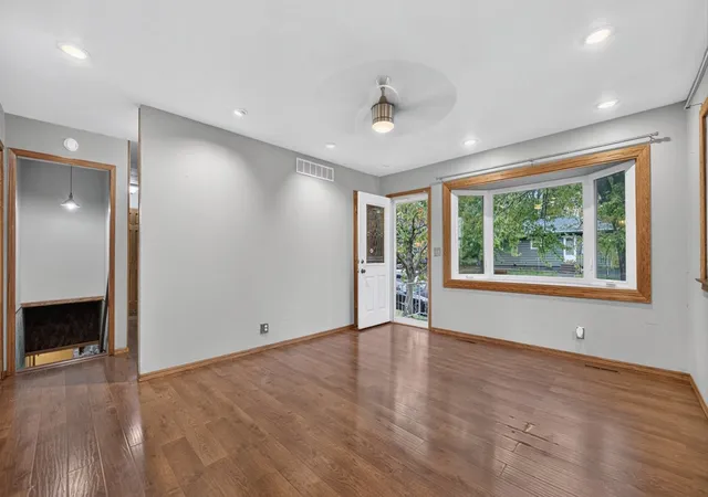 Photo 4 of Single family home for sale at 1502 Julie Dr, Bloomington, IL 61701 | MLS# 12784216 | Listing updated on 2026-10-20