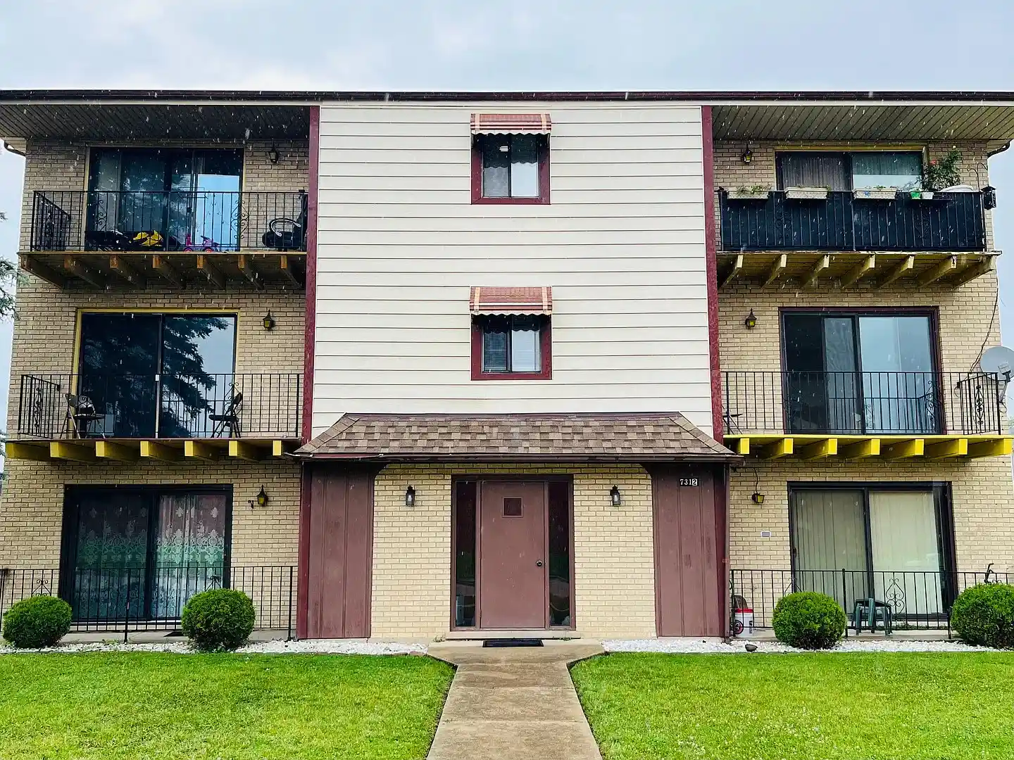 Listing Photo 1 - Condo for sale in 7312 W 86Th St located at 7312 W 86Th St, Bridgeview, IL 60455 - Unit #1B