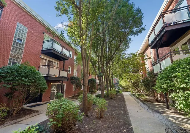 Condo for sale at 6415 N Damen Ave #3W, Chicago, IL 60645 | MLS# 12784232