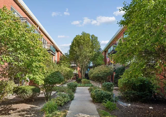 Photo 2 of Condo for sale at 6415 N Damen Ave #3W, Chicago, IL 60645 | MLS# 12784232 | Listing updated on 2026-10-21