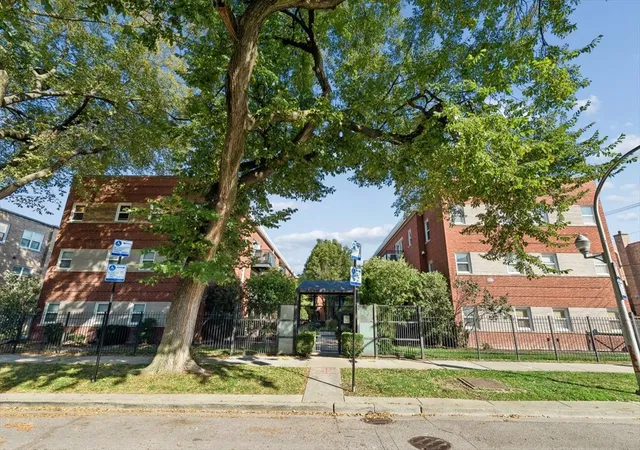 Photo 3 of Condo for sale at 6415 N Damen Ave #3W, Chicago, IL 60645 | MLS# 12784232 | Listing updated on 2026-10-21