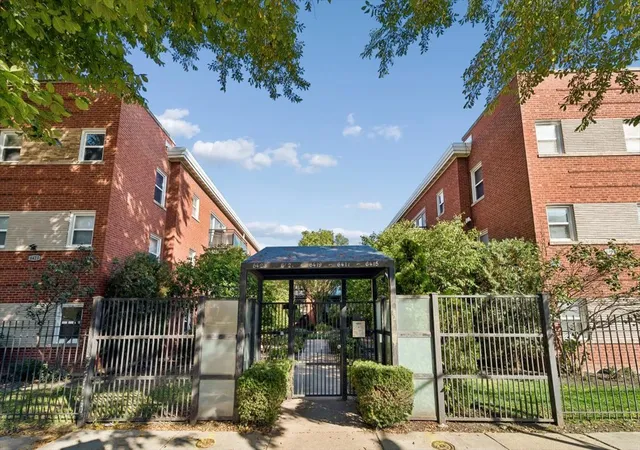 Photo 3 of Condo for sale at 6415 N Damen Ave #3W, Chicago, IL 60645 | MLS# 12784232 | Listing updated on 2026-10-21