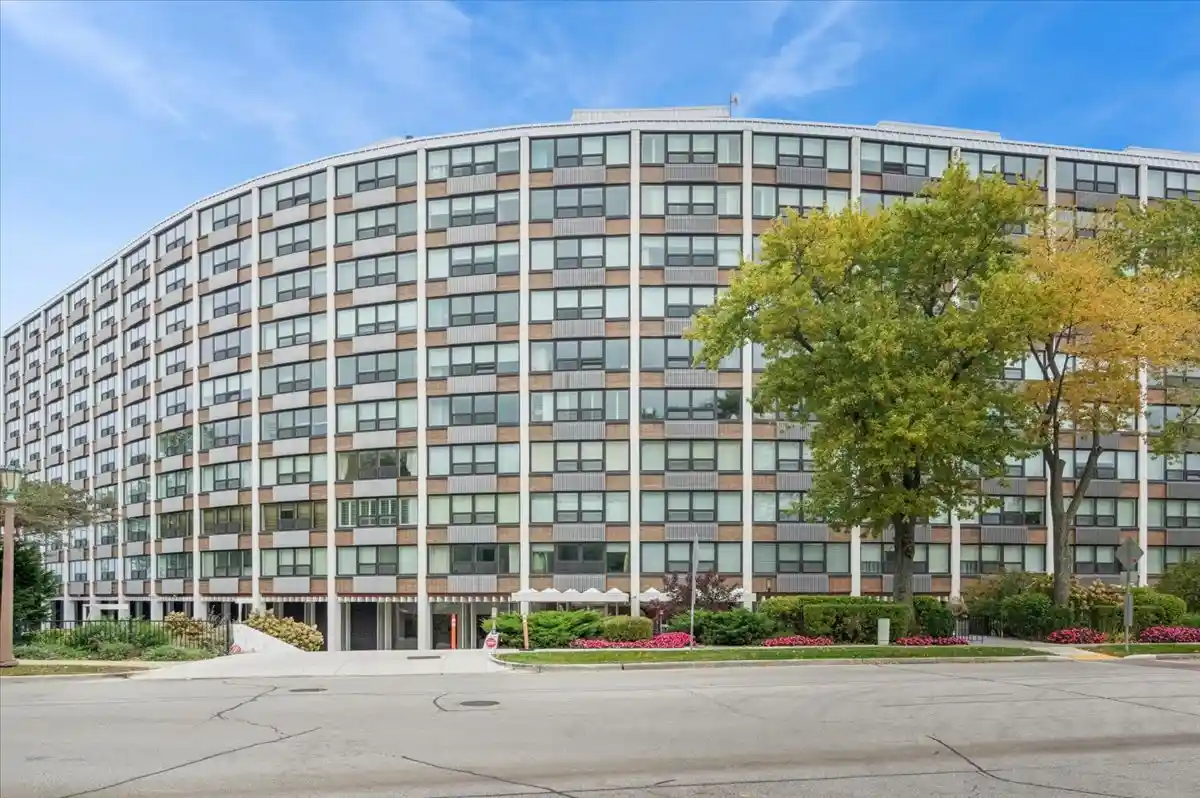 Listing Photo 1 - Condo for sale in 1630 Sheridan Rd located at 1630 Sheridan Rd, Wilmette, IL 60091 - Unit #10-J