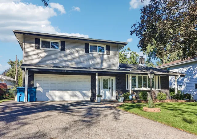 Photo 3 of Single family home for sale at 1302 E Greenwood Dr, Mount Prospect, IL 60056 | MLS# 12784262 | Listing updated on 2026-10-22