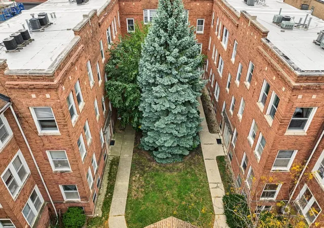 Photo 2 of Condo for sale at 4916 N Kedzie Ave #3W, Chicago, IL 60625 | MLS# 12784280 | Listing updated on 2026-10-22