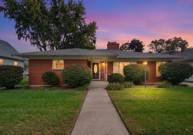 Single family home for sale at 726 S Union St, Aurora, IL 60505 | MLS# 12784286