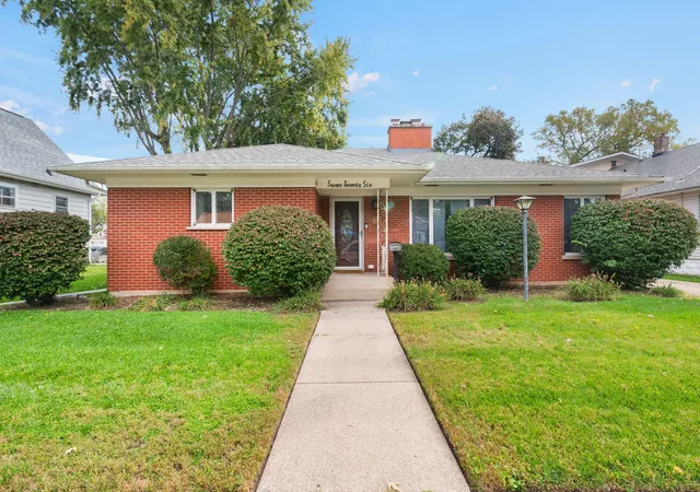 Photo 1 of Single family home for sale at 726 S Union St, Aurora, IL 60505 | MLS# 12784286 | Listing updated on 2026-10-22
