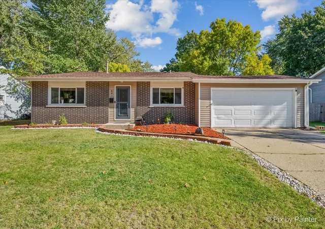 Single family home for sale at 641 Nottingham Ln, Crystal Lake, IL 60014 | MLS# 12784287