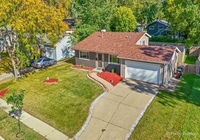 Photo 1 of Single family home for sale at 641 Nottingham Ln, Crystal Lake, IL 60014 | MLS# 12784287 | Listing updated on 2026-10-17