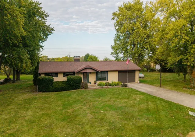 Photo 2 of Sale Pending at 16796 Old Colonial Rd, Bloomington, IL 61705 | MLS# 12784310 | Listing updated on 2026-10-20