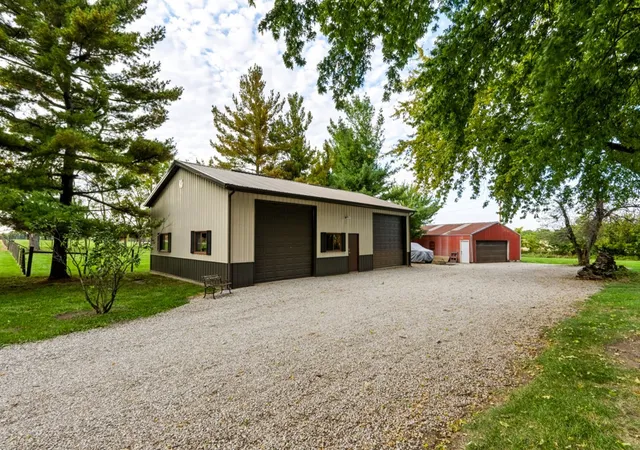 Photo 3 of Sale Pending at 16796 Old Colonial Rd, Bloomington, IL 61705 | MLS# 12784310 | Listing updated on 2026-10-20