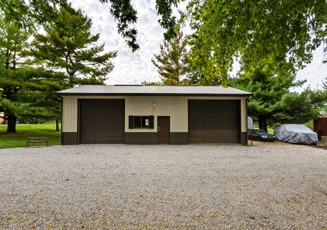 Photo 3 of Sale Pending at 16796 Old Colonial Rd, Bloomington, IL 61705 | MLS# 12784310 | Listing updated on 2026-10-20