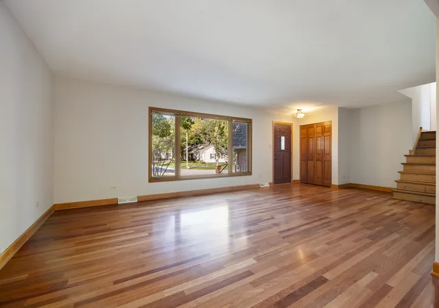 Photo 2 of Single family home for sale at 429 Elm St, Frankfort, IL 60423 | MLS# 12784328 | Listing updated on 2026-10-27