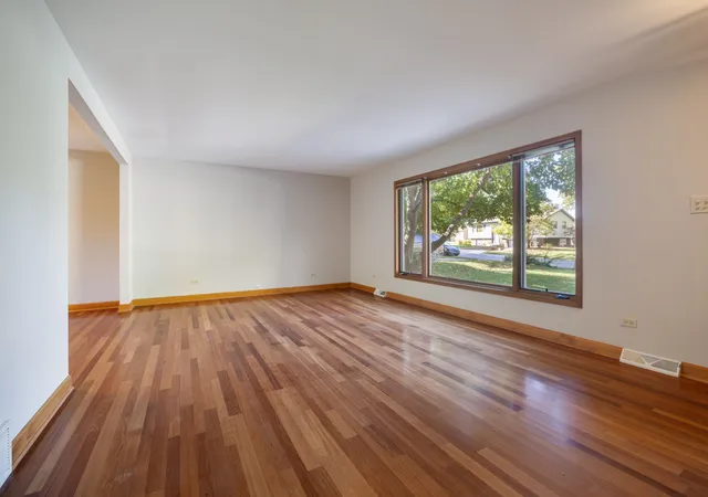 Photo 3 of Single family home for sale at 429 Elm St, Frankfort, IL 60423 | MLS# 12784328 | Listing updated on 2026-10-27