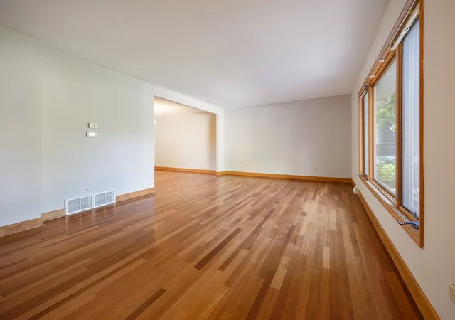 Photo 4 of Single family home for sale at 429 Elm St, Frankfort, IL 60423 | MLS# 12784328 | Listing updated on 2026-10-27