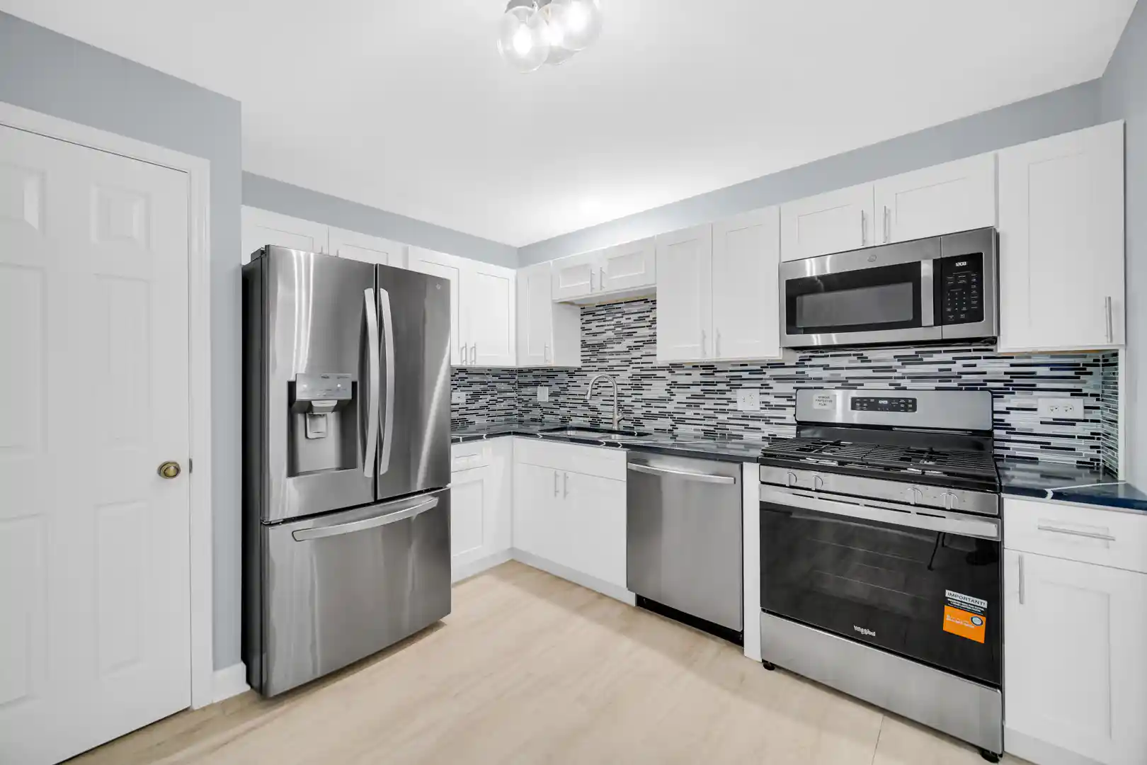 Listing Photo 2 - Condo for sale in 37 Ashburn Ct located at 37 Ashburn Ct, Schaumburg, IL 60193 - Unit #Z2