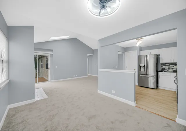 Listing Photo 4 - Condo for sale in building located at 37 Ashburn Ct, Schaumburg, IL 60193 - Unit #Z2