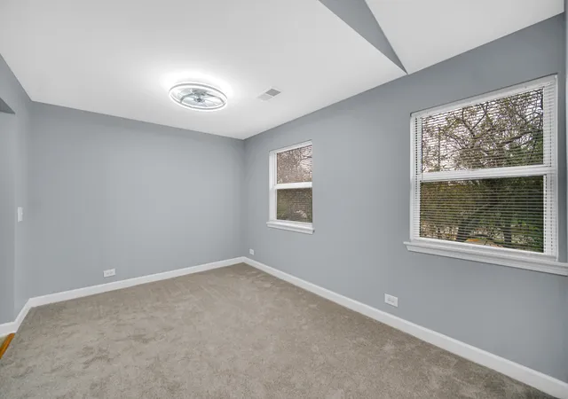 Listing Photo 5 - Condo for sale in building located at 37 Ashburn Ct, Schaumburg, IL 60193 - Unit #Z2