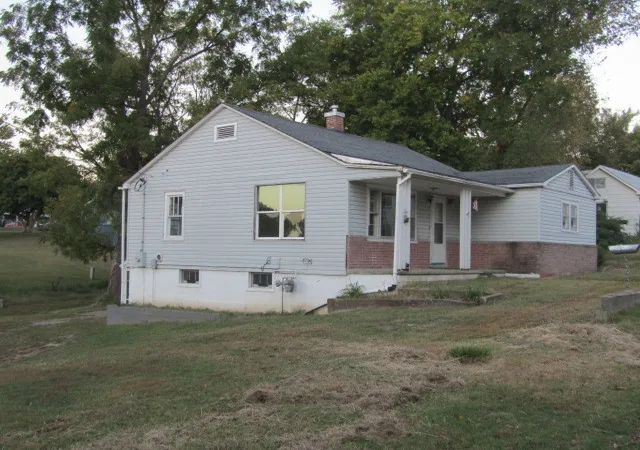 Photo 2 of Single family home for sale at 356 Mclean St, Rosiclare, IL 62982 | MLS# 12784367 | Listing updated on 2026-10-22