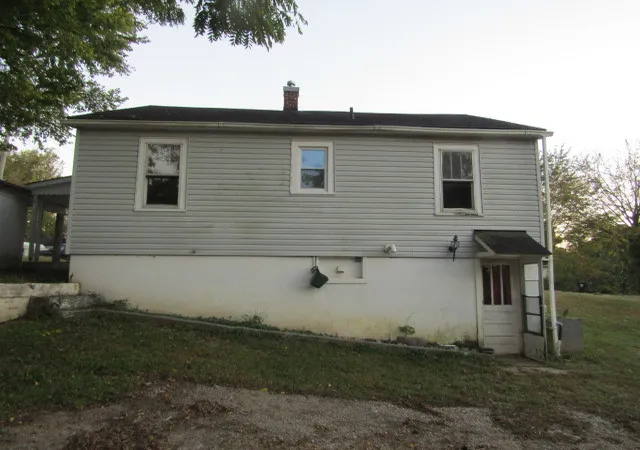 Photo 3 of Single family home for sale at 356 Mclean St, Rosiclare, IL 62982 | MLS# 12784367 | Listing updated on 2026-10-22