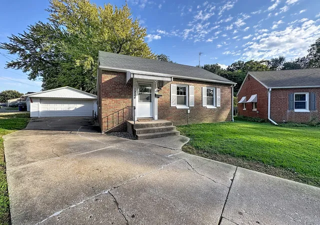 Photo 2 of Single family home for sale at 1204 29th Avenue Ct, Moline, IL 61265 | MLS# 12784369 | Listing updated on 2026-10-20