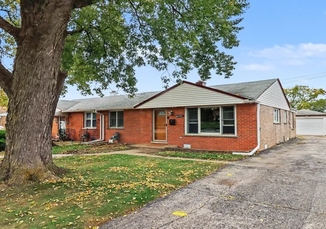 Listing Photo 1 - Condo for sale in building located at 8930 S Crawford Ave, Hometown, IL 60456