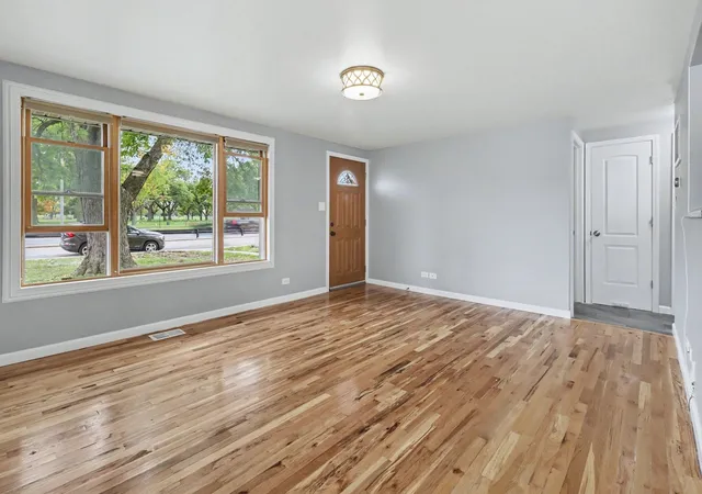 Listing Photo 2 - Condo for sale in building located at 8930 S Crawford Ave, Hometown, IL 60456