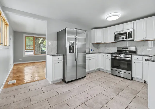 Listing Photo 4 - Condo for sale in building located at 8930 S Crawford Ave, Hometown, IL 60456