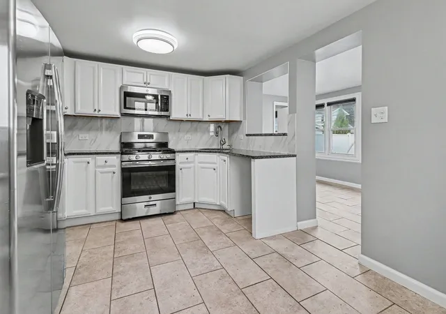 Listing Photo 5 - Condo for sale in building located at 8930 S Crawford Ave, Hometown, IL 60456