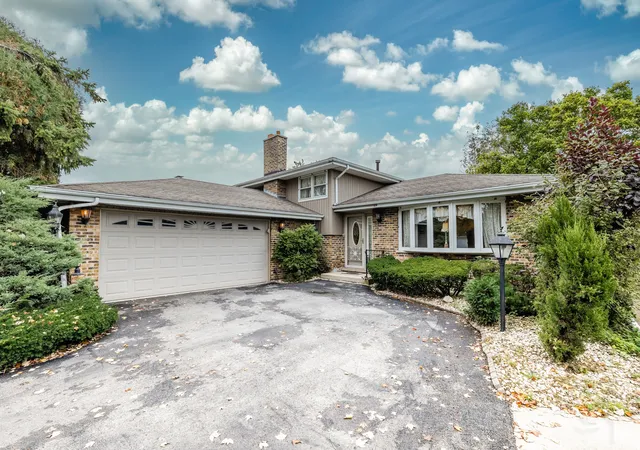 Single family home for sale at 8047 S Oketo Ave, Bridgeview, IL 60455 | MLS# 12784381