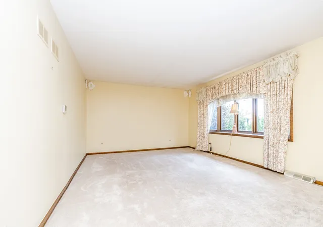 Photo 1 of Single family home for sale at 8047 S Oketo Ave, Bridgeview, IL 60455 | MLS# 12784381 | Listing updated on 2026-10-21