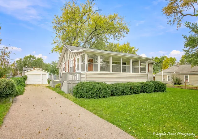 Photo 2 of Single family home for sale at 42690 N Lake Dr, Antioch, IL 60002 | MLS# 12784383 | Listing updated on 2026-10-20