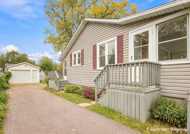 Photo 3 of Single family home for sale at 42690 N Lake Dr, Antioch, IL 60002 | MLS# 12784383 | Listing updated on 2026-10-20