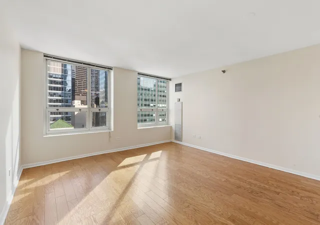 Listing Photo 4 - Condo for sale in building located at 345 N Lasalle St, Chicago, IL 60610 - Unit #1904