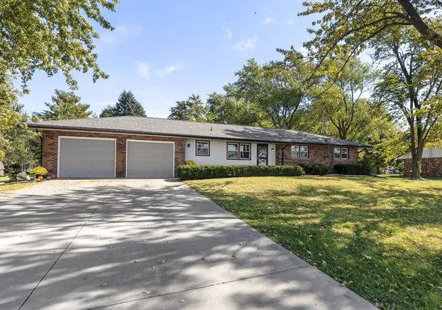 Photo 1 of Single family home for sale at 809 Towanda Barnes Rd, Towanda, IL 61776 | MLS# 12784398 | Listing updated on 2026-10-20
