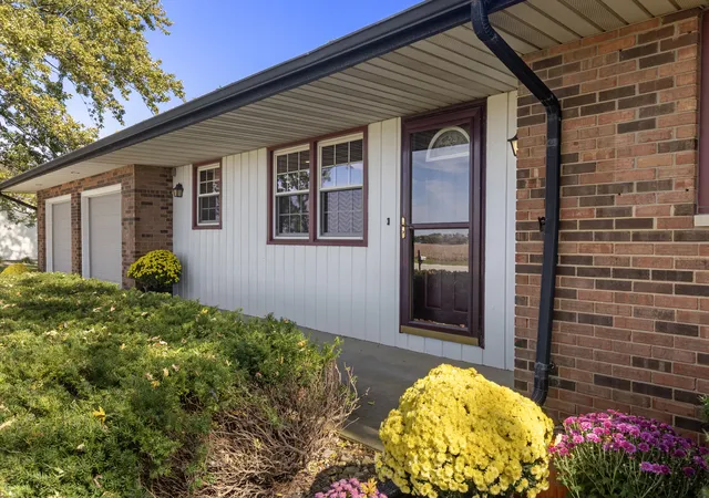 Photo 1 of Single family home for sale at 809 Towanda Barnes Rd, Towanda, IL 61776 | MLS# 12784398 | Listing updated on 2026-10-20