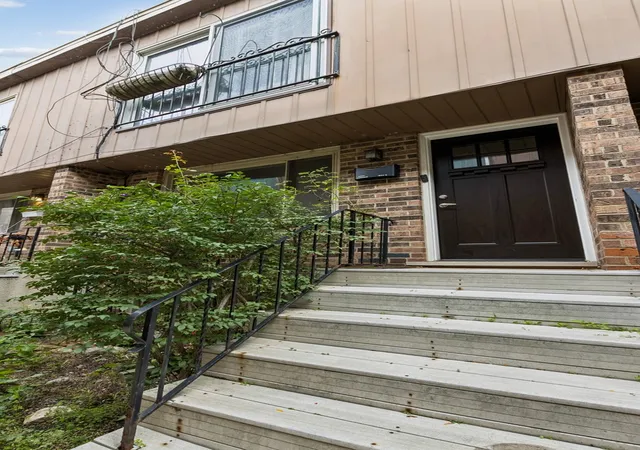Townhouse for sale at 4524 N Paulina St #D, Chicago, IL 60640 | MLS# 12784426