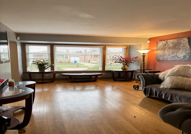 Photo 4 of Single family home for sale at 3135 W 84th Place, Chicago, IL 60652 | MLS# 12784430 | Listing updated on 2026-10-22