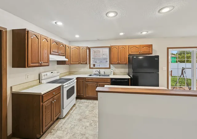 Photo 2 of Townhouse for sale at 110 Fleming Ct #110, Watseka, IL 60970 | MLS# 12784432 | Listing updated on 2026-10-22
