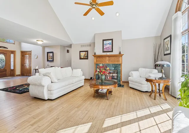 Photo 3 of Single family home for sale at 1241 Illini Dr, Lockport, IL 60441 | MLS# 12784434 | Listing updated on 2026-10-20