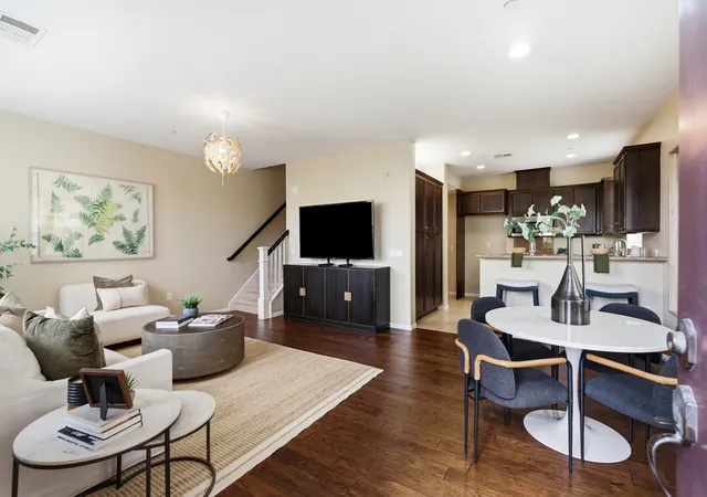 Listing Photo 5 - Condo for sale in building located at 10782 New Grv Trl, San Diego, CA 92130 - Unit #82